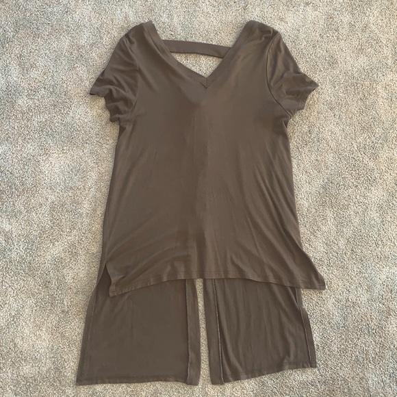 Buckle top by Doe & Rae - Picture 3 of 6